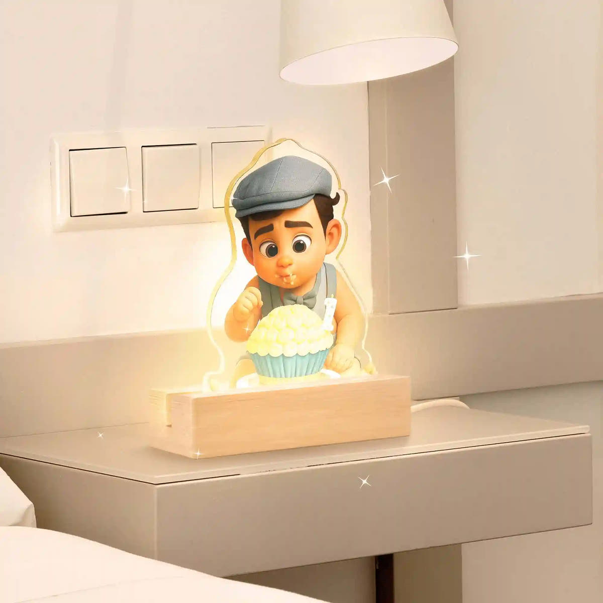Lámpara Estilo Caricatura con base de madera PARA CUMPLEAÑOS